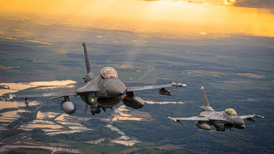 Polskie i sojusznicze F16 biorące udział w misji NATO Baltic Air Policing na Litwie.