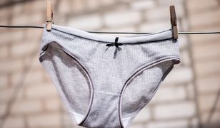 Masz takie ślady na majtkach? Ekspert wyjaśnia, czy to powód do niepokoju