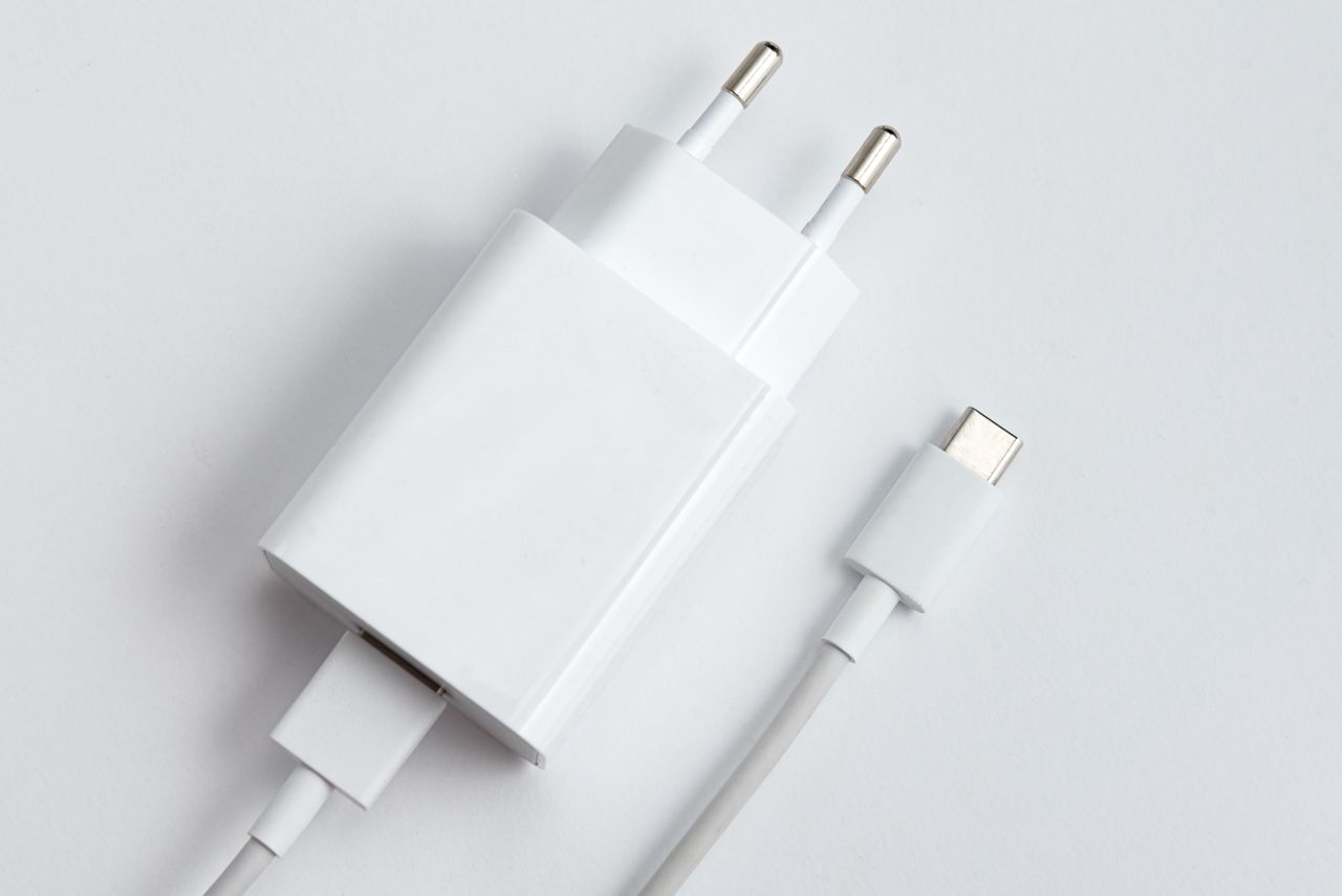 How charger power impacts smartphone charging speed and battery life?