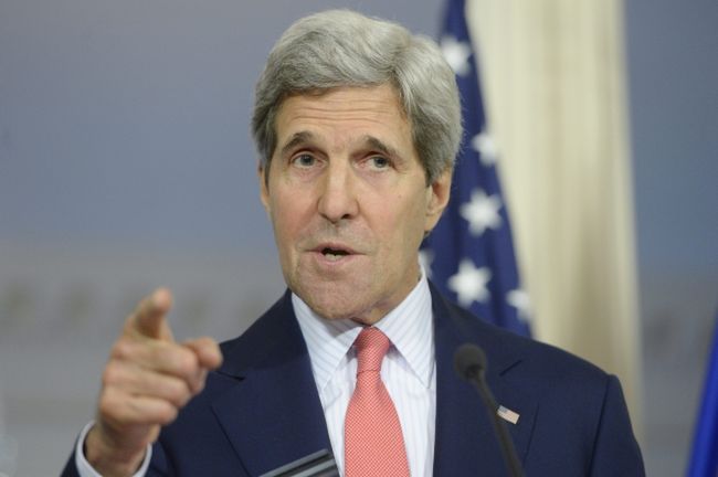 Kerry mówi o "spreparowanym" referendum