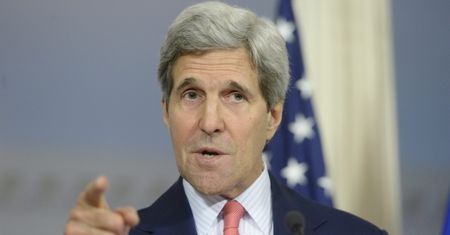 Kerry mówi o "spreparowanym" referendum