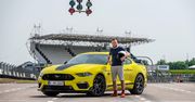 Pierwsza jazda: Ford Mustang Mach 1 na torze, drodze i w scenie jak z amerykańskiego filmu akcji