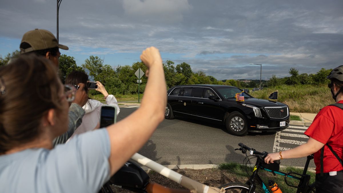 Limuzyna z prezydentem Trumpem