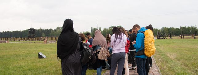 Uczniowie z Berlina zwiedzają obóz w Majdanku