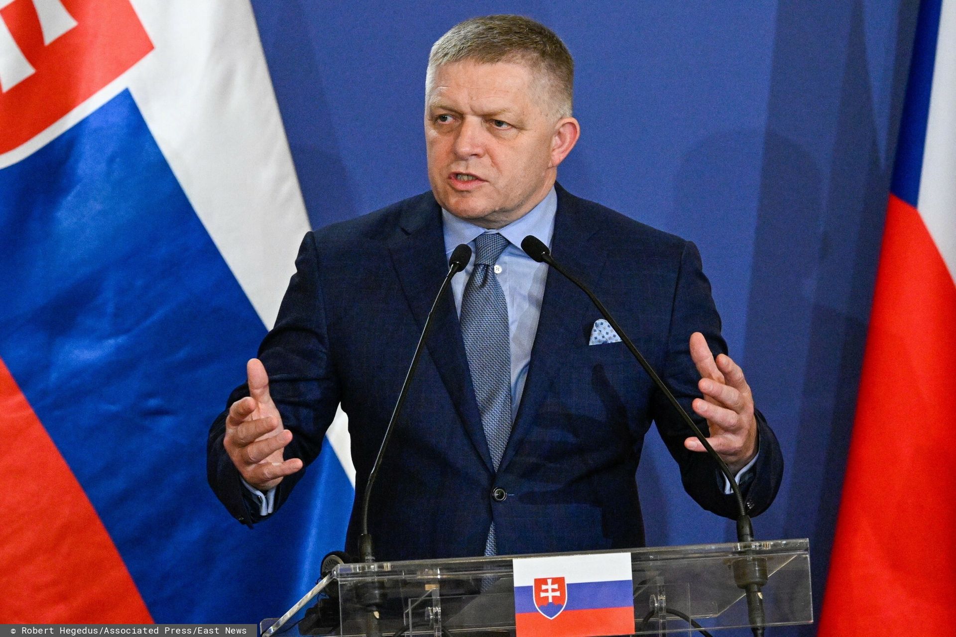 Słowacy poszli do urn. Chcą cofnąć decyzje Ficy