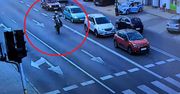 19-latek na motocyklu. Nie wiedział, że obok jest policja