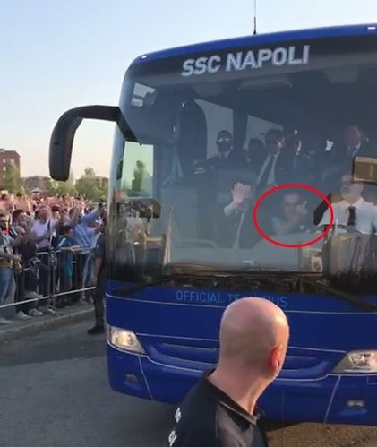 Maurizo Sarri "pozdrawia" kibiców Juventusu