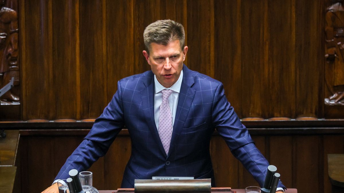 Ryszard Petru
Warszawa, 23.04.2025. Pose� KP Polska 2050-TD Ryszard Petru na sali obrad Sejmu w Warszawie, 23 bm. W pierwszym dniu posiedzenia pos�owie wys�uchali informacji ministra spraw zagranicznych Rados�awa Sikorskiego o zadaniach polskiej polityki zagranicznej w 2025 r. (aldg) PAP/Leszek Szyma�ski
Leszek Szyma�ski
napis, obrady, plenarna, polityk polityka, posiedzenie, pos�owie, sala, Sejm, 10 10. X, 33 33., kadencja kadencji, posiedzenie posiedzenia