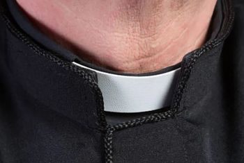 Skandal na lekcji. Ksiądz szarpał dziecko. "Puściły mu nerwy"