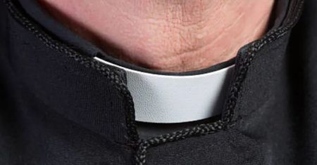 Skandal na lekcji. Ksiądz szarpał dziecko. "Puściły mu nerwy"