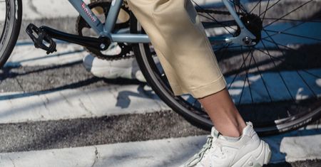 Spodnie z Mohito kupisz teraz za 29 zł! Ten model to hit na jesień