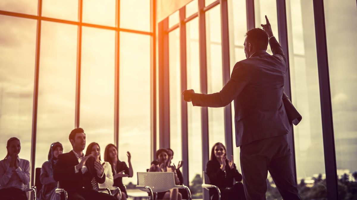 Lidera traktuje się jako eksperta, znawcę w danej dziedzinie, dlatego reszta chętnie poddaje się jego sugestiom, wierząc w szybki i szczęśliwy finał współpracy.