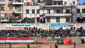 Na trybunach portret al-Asada i funkcjonariusze policji. Wyjątkowy mecz piłkarski w Aleppo