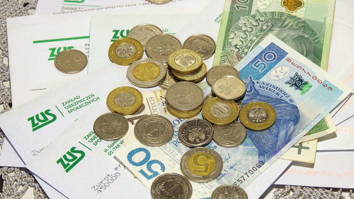 Stock Marek Bazak
PHOTO: ZOFIA I MAREK BAZAK / EAST NEWS N/z obliczanie domowego budzetu, miesieczne koszty utrzymania
ZOFIA BAZAK