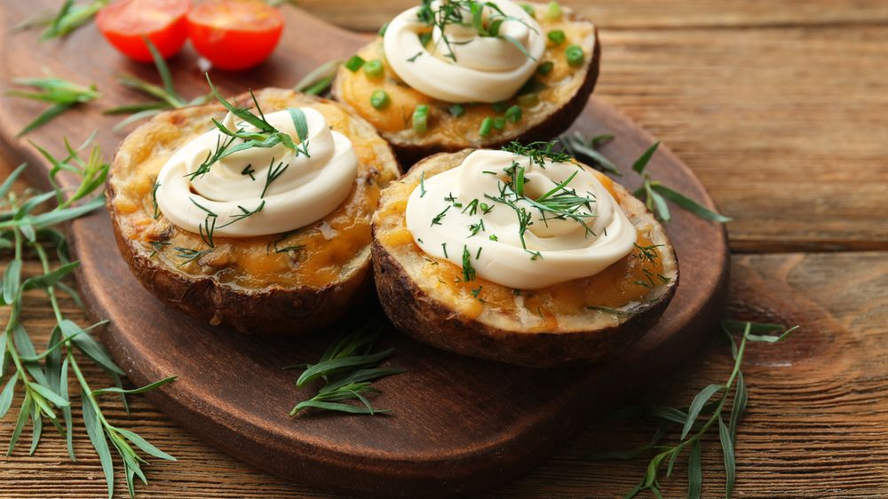 Pieczone w mundurkach białe ziemniaki