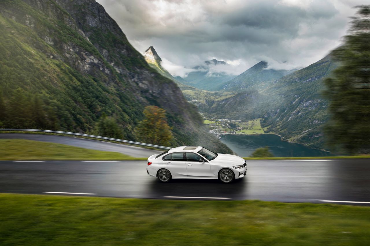 BMW serii 3 w podstawowej odmianie będzie napędzane 4-cylindrową jednostką