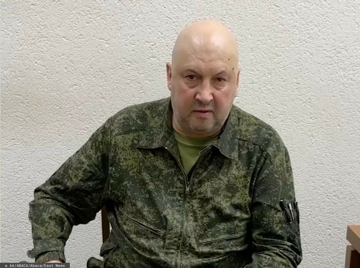 Siergiej Surowikin przemawia do kierownictwa PKW Wagnera, dowódców i żołnierzy 24 czerwca 2023 r.