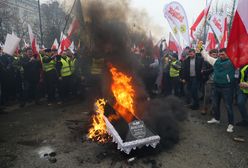 Spalona trumna. Policja wkroczyła przed KPRM