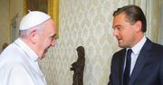 Leonardo DiCaprio z wizytą u Papieża Franciszka. Podarował mu dwa wyjątkowe upominki