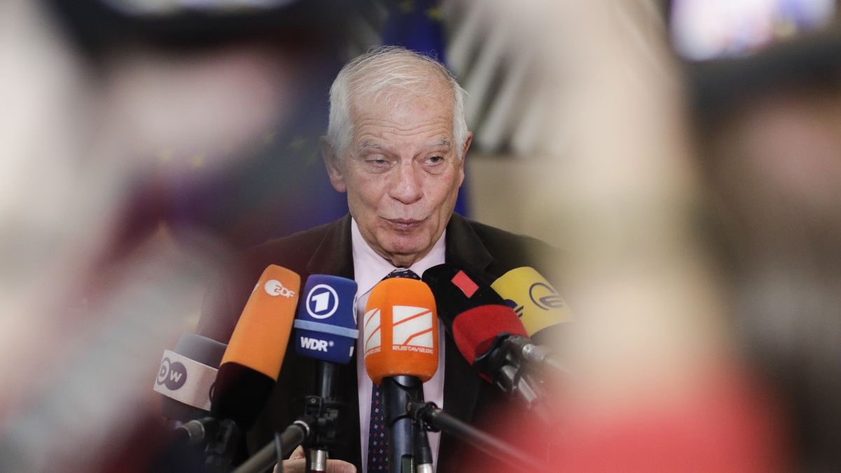 EU High Representative for Foreign Affairs and Security Policy Josep Borrell speaks before the European Foreign Affairs Council meeting in Brussels, Belgium, 12 December 2022. The Foreign Affairs Council, chaired by the EU High Representative for Foreign Affairs and Security Policy Josep Borrell, is meeting on 12 December to discuss various topics including the Russian aggression against Ukraine, Iran and the situation in Moldova. EPA/OLIVIER HOSLET Dostawca: PAP/EPA.