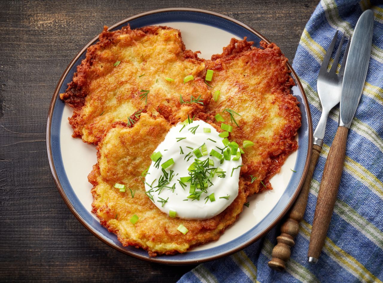 Dodaję łyżkę do placków ziemniaczanych. Wychodzą chrupkie, ale nie piją tłuszczu