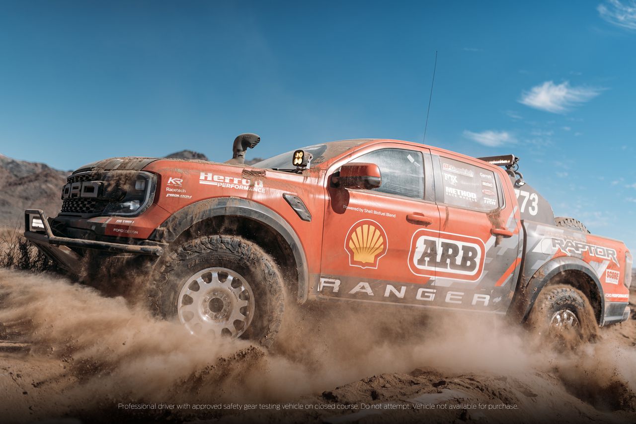 Ford Ranger Raptor nowej generacji gotów do zmierzenia się z trudnym terenem w rajdzie Baja 1000