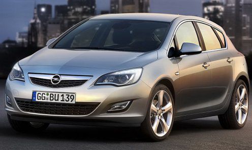 Nowy Opel Astra całkowicie odsłonięty