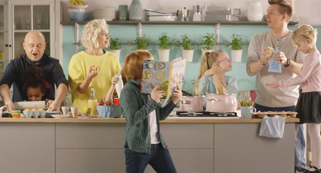 Rodzinna książka kulinarna w promocji sklepów Lidl (wideo)