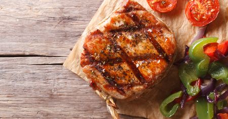 Peklowana pieczona szynka wieprzowa bez kości (ok. 11% tłuszczu)