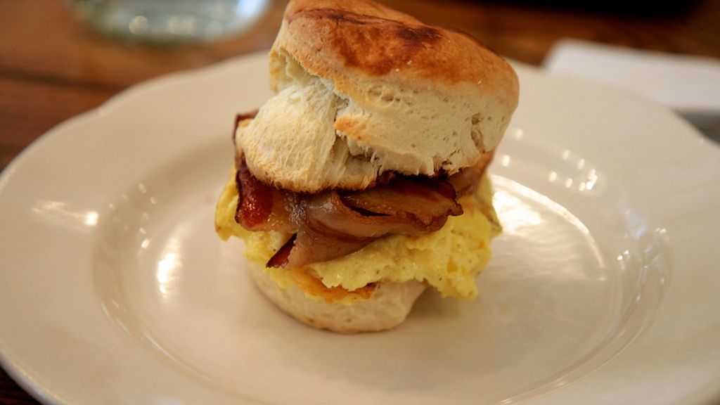 Bułka z serem i bekonem (McDonald's)