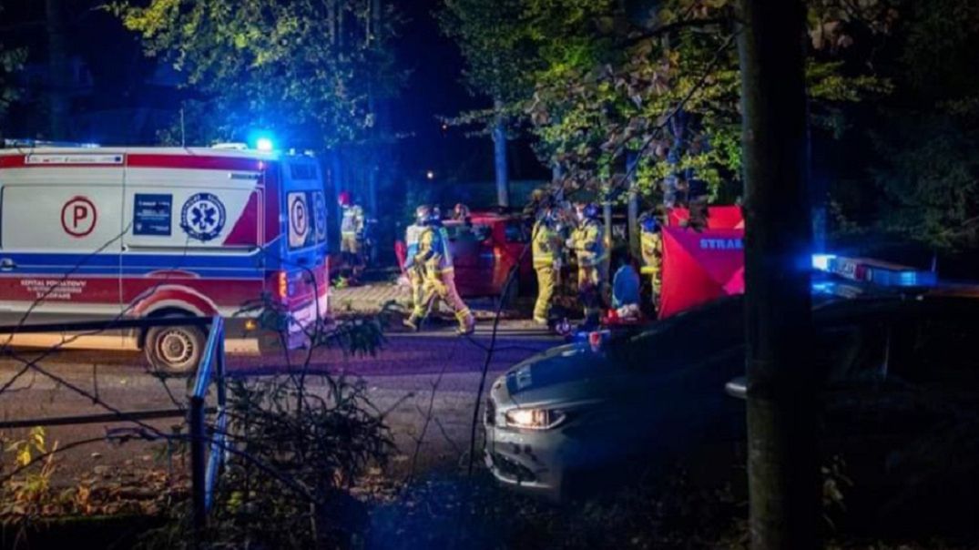 Audi uderzyło w drzewo. 6 nastolatków rannych