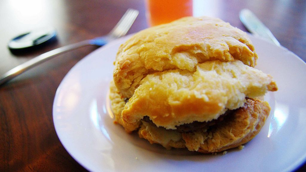 Bułka z kiełbasą (McDonald's)