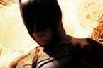 ''Mroczny Rycerz powstaje'': Batman kroczy z ogniem - plakat [foto]