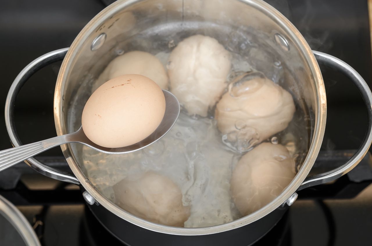 Boiling eggs: Mastering the art to avoid kitchen mishaps