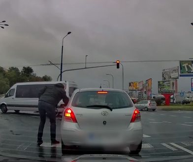Wyrzuciła niedopałek papierosa przez okno. Reakcja kierowcy mogła być tylko jedna