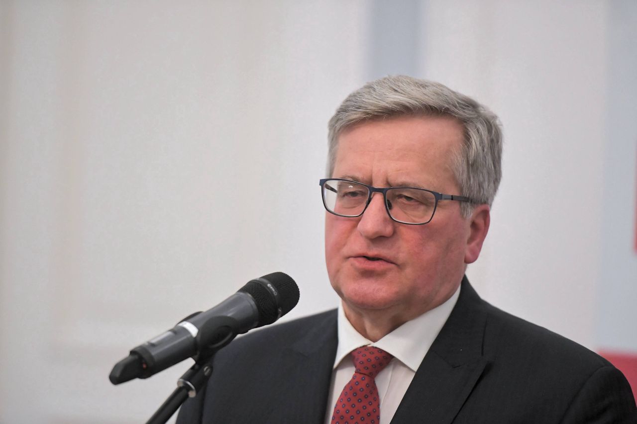 Bronisław Komorowski przeszedł zakażenie COVID-19. Wiemy, jak czuje się były prezydent