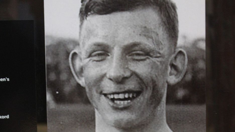 To jeden z najlepszych śląskich piłkarzy w historii, jak Messi. Kibice Ruchu z FC Deutschland chcą ratować grób Ernesta Wilimowskiego