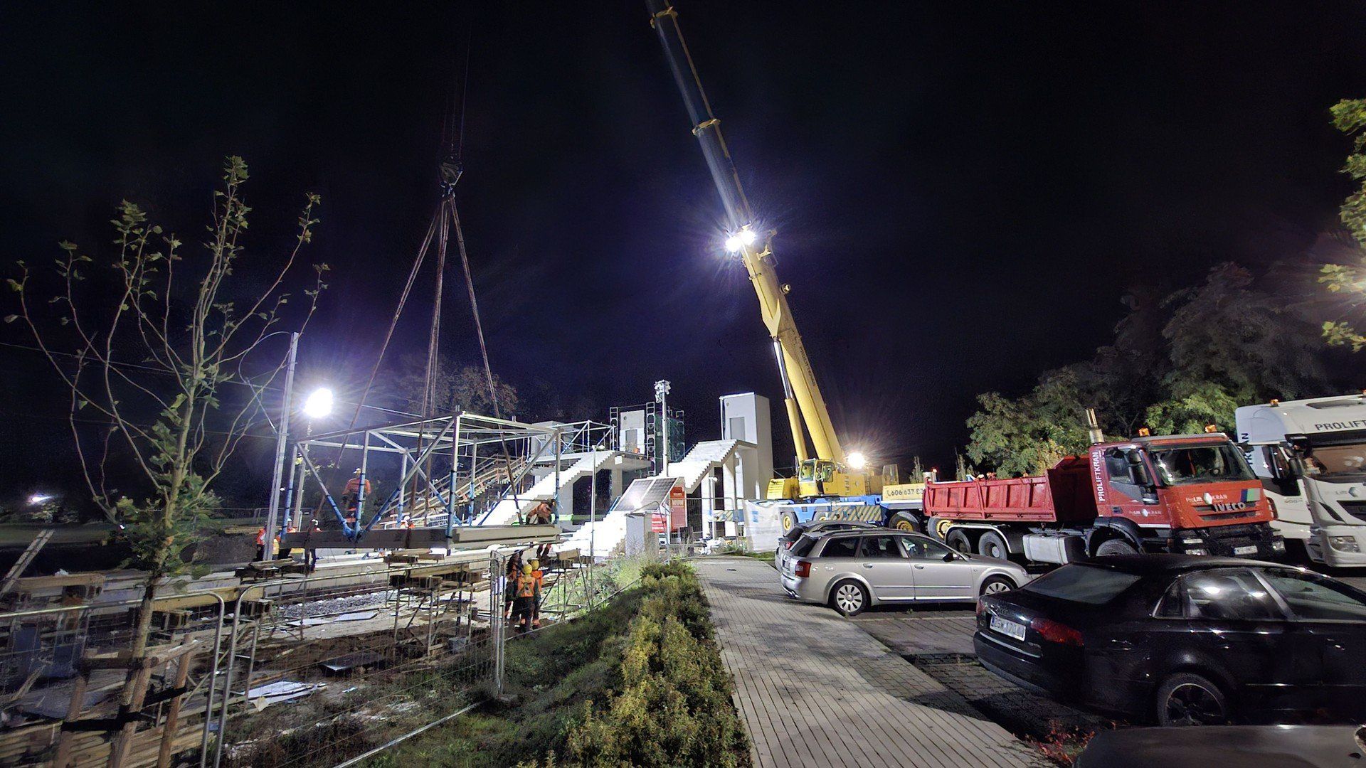 Przystanek SKM Szczecin Żelechowa. Montaż odbył się wieczorem 13 października