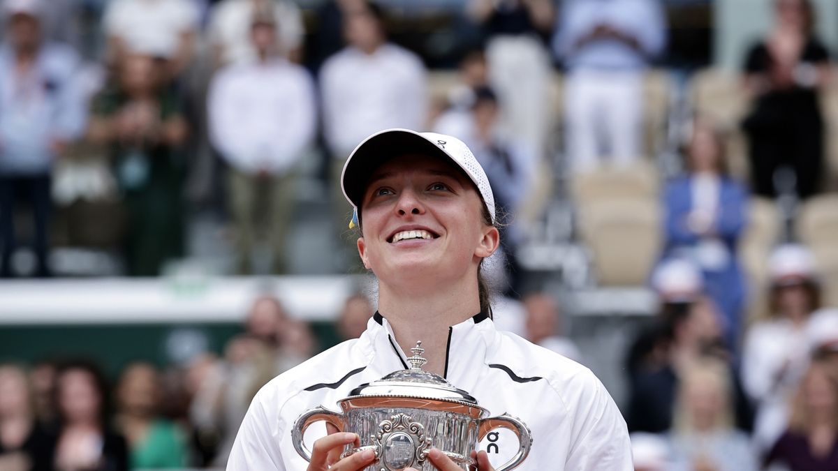 PAP/EPA / CHRISTOPHE PETIT TESSON  / Na zdjęciu: Iga Świątek