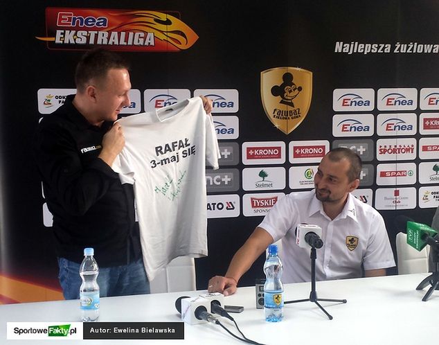 Jacek Frątczak podziękował Rafałowi Dobruckiemu za lata współpracy w SPAR Falubazie