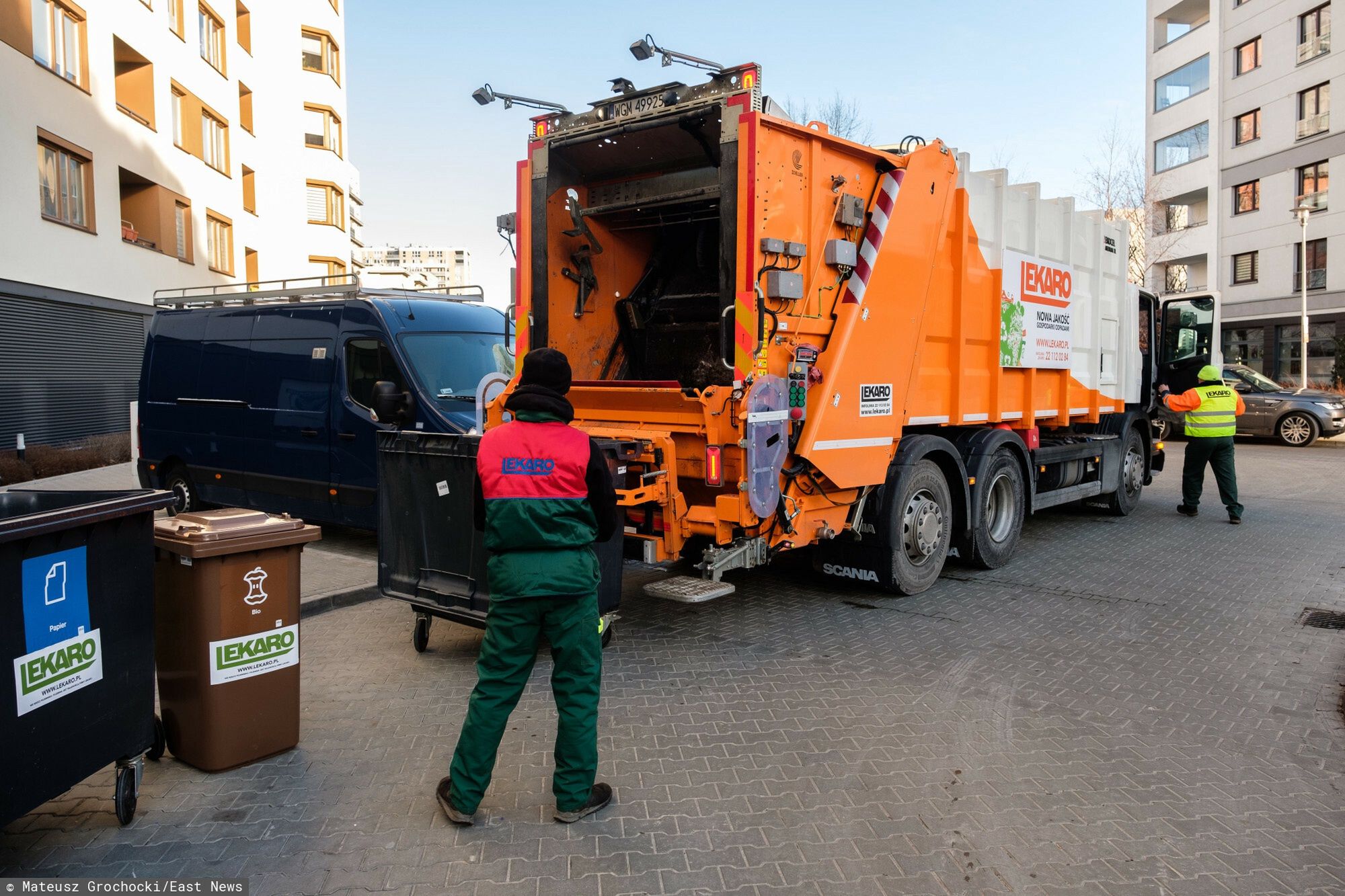 Zbiórka śmieci przez pracowników firmy Lekaro
