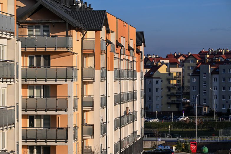 Mieszkania bez gruntu, mieszkańcy bez ksiąg wieczystych. Gigantyczny problem