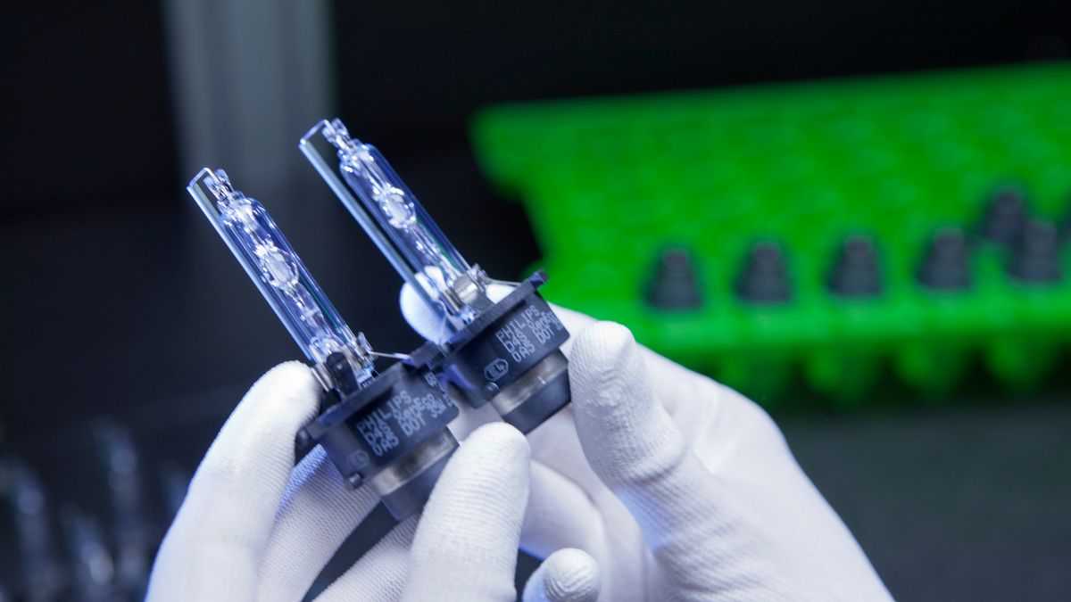 Choć trudno w to uwierzyć, każda żarówka poddawana jest kontroli.