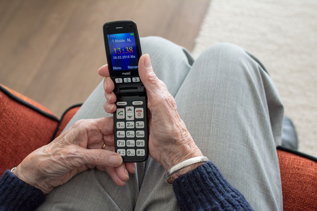 Telefon dla seniora musi być prosty w obsłudze