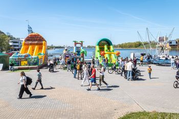 Poznań: Wystartowała Majówka nad Maltą! Stoiska z jedzeniem, dmuchańce dla dzieci i rękodzieło. Sprawdź, co dzieje się nad jeziorem!