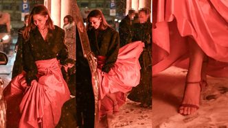 Nieustraszona Anna Lewandowska hasa PO ŚNIEGU W SANDAŁKACH i balowej sukni. Poświęcenie godne fashionistki? (ZDJĘCIA)