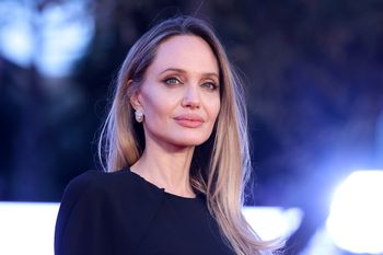 Angelina Jolie pokazała blizny po mastektomii. "Każda kobieta powinna decydować"