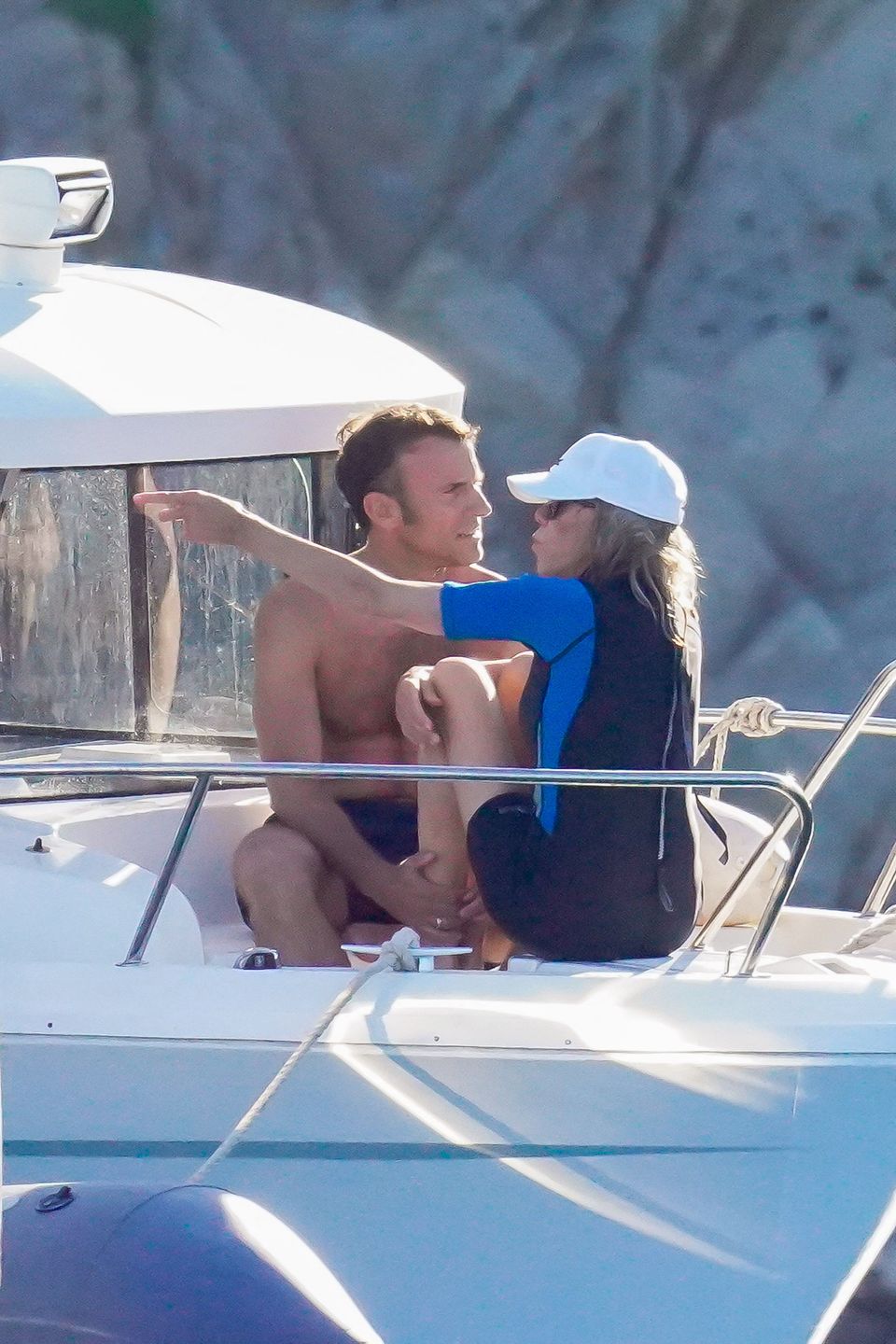 Macronowie bawią się na wakacjach