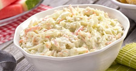 Totalny hit, który zrobisz w 10 minut. Wygląda i smakuje jak coleslaw, ale nie ma kapusty