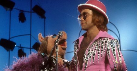 "Artysta wszech czasów", Elton John kończy dziś 70 lat! (STARE ZDJĘCIA)